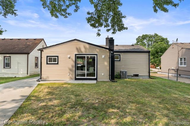 28012 Gladstone Street, Macomb, MI 48081