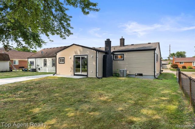 28012 Gladstone Street, Macomb, MI 48081