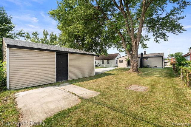 28012 Gladstone Street, Macomb, MI 48081