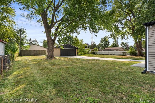 28012 Gladstone Street, Macomb, MI 48081