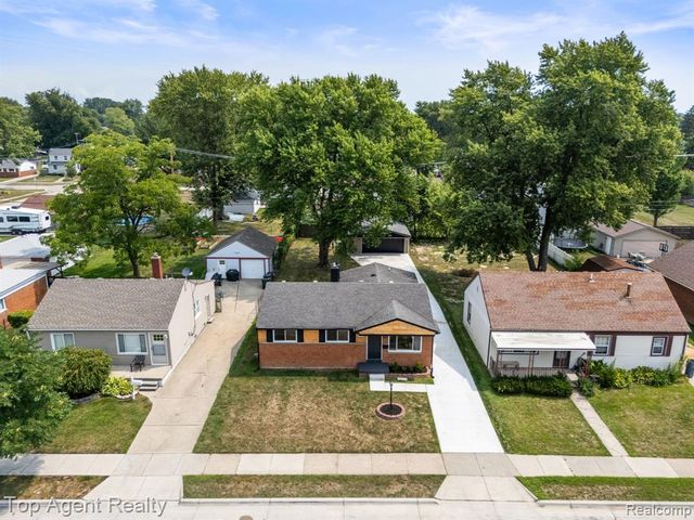 28012 Gladstone Street, Macomb, MI 48081