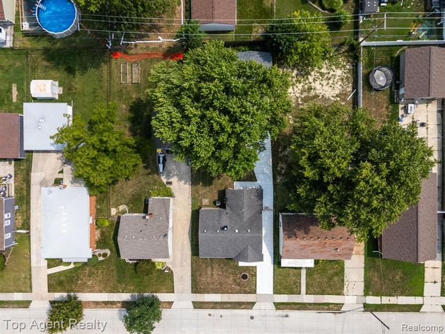 28012 Gladstone Street, Macomb, MI 48081