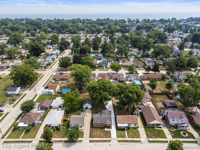 28012 Gladstone Street, Macomb, MI 48081