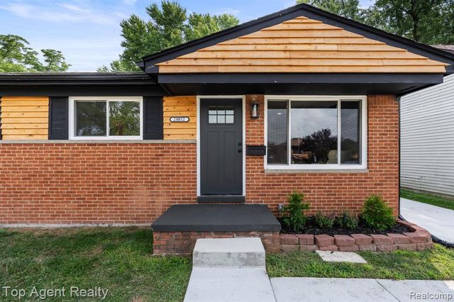 28012 Gladstone Street, Macomb, MI 48081