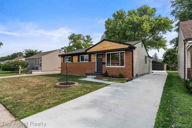 28012 Gladstone Street, Macomb, MI 48081