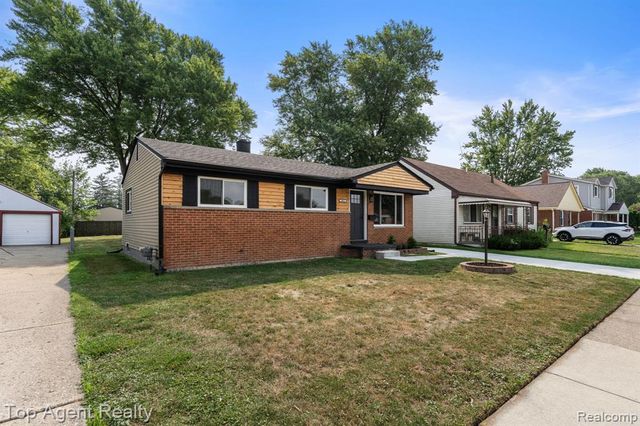28012 Gladstone Street, Macomb, MI 48081