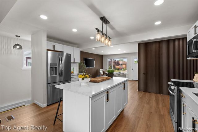 28012 Gladstone Street, Macomb, MI 48081