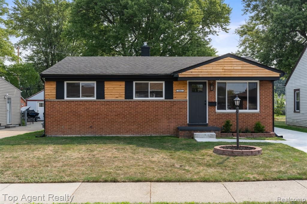 28012 Gladstone Street, Macomb, MI 48081