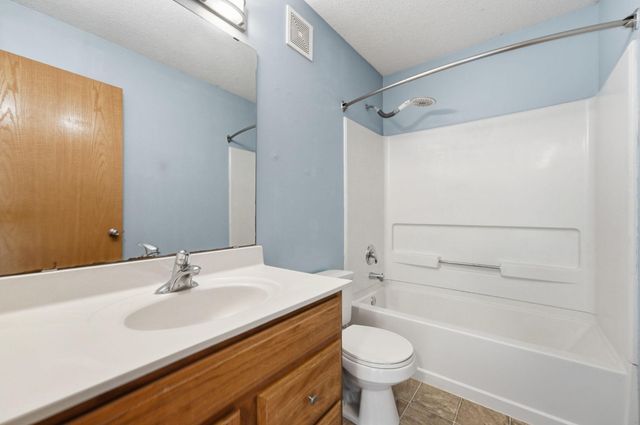 16389 Timber Crest Drive SE, Prior Lake, MN 55372