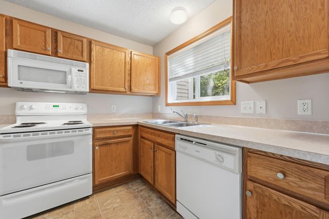 16389 Timber Crest Drive SE, Prior Lake, MN 55372