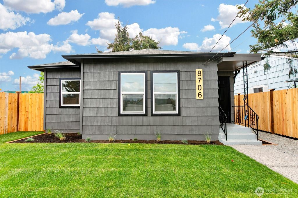 8706 Durango Street SW, Lakewood, WA 98499