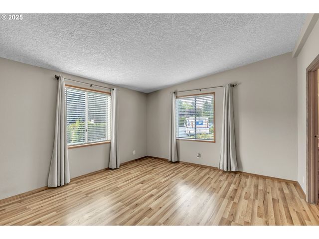 5701 Ne ST JOHNS Rd 4, Vancouver, WA 98661