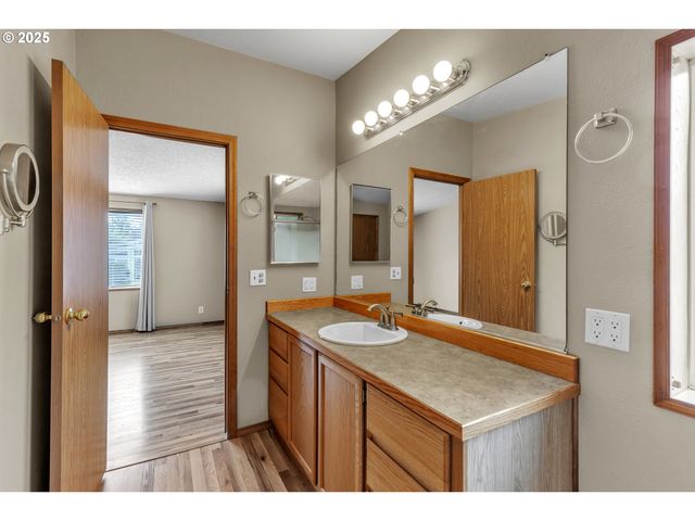 5701 Ne ST JOHNS Rd 4, Vancouver, WA 98661