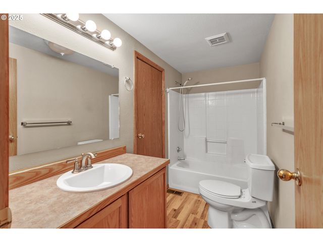 5701 Ne ST JOHNS Rd 4, Vancouver, WA 98661