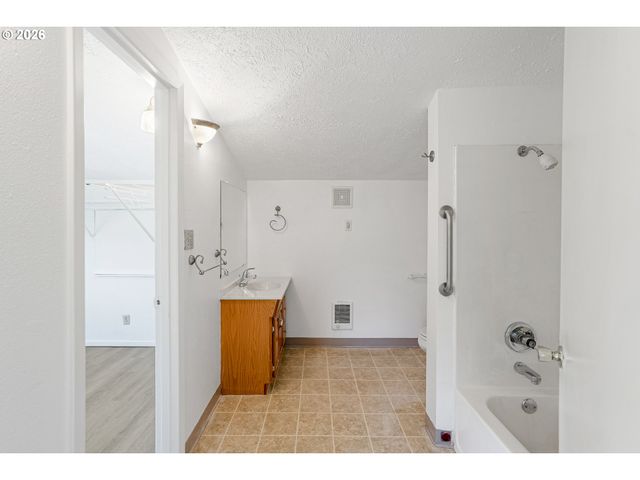 3070 TROTH Ct Se, Salem, OR 97302