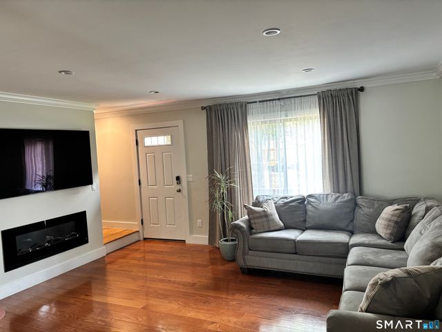 80 lawn Avenue 13, Stamford, CT 06902