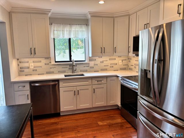 80 lawn Avenue 13, Stamford, CT 06902