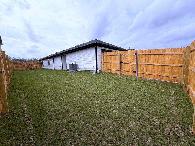 202 CONSTANZA TRL, Bastrop, TX 78602