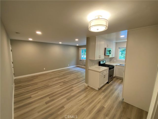 1120 N Laurel Avenue 9, West Hollywood, CA 90046