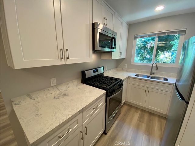 1120 N Laurel Avenue 9, West Hollywood, CA 90046