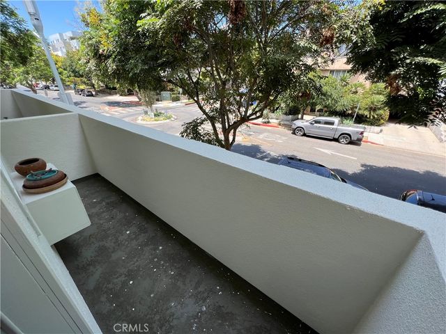 1120 N Laurel Avenue 9, West Hollywood, CA 90046