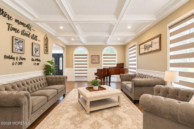 4 Lightfoot Drive, Manalapan, NJ 07726