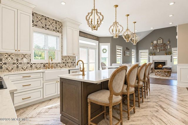 4 Lightfoot Drive, Manalapan, NJ 07726