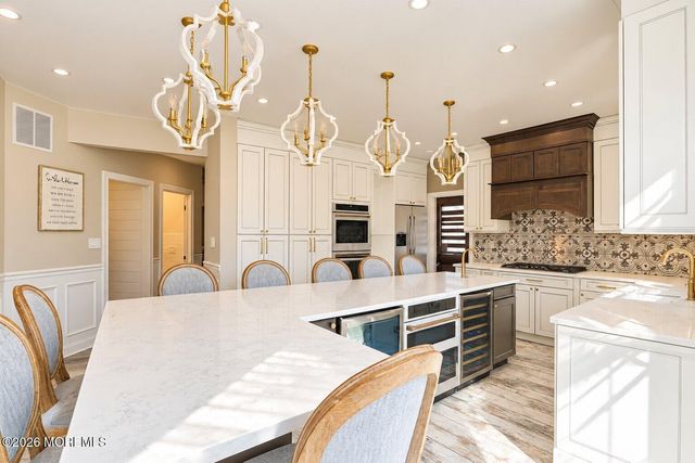 4 Lightfoot Drive, Manalapan, NJ 07726