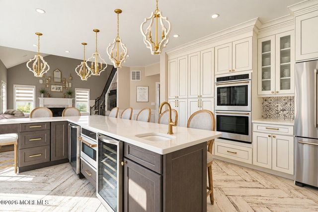 4 Lightfoot Drive, Manalapan, NJ 07726