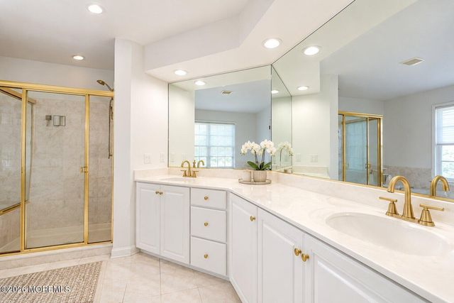 4 Lightfoot Drive, Manalapan, NJ 07726