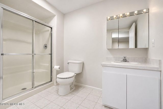 4 Lightfoot Drive, Manalapan, NJ 07726
