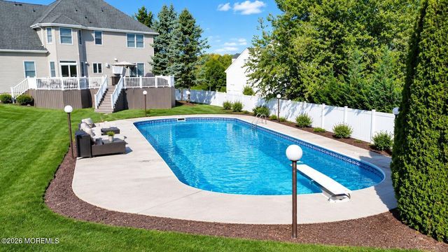 4 Lightfoot Drive, Manalapan, NJ 07726