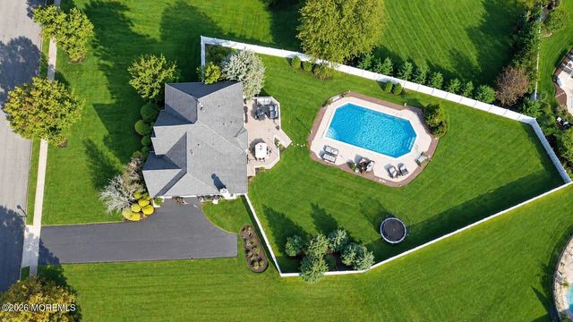 4 Lightfoot Drive, Manalapan, NJ 07726