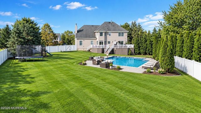 4 Lightfoot Drive, Manalapan, NJ 07726