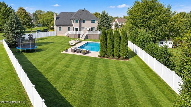 4 Lightfoot Drive, Manalapan, NJ 07726