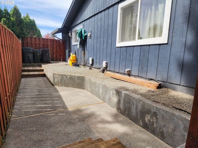 130 Ne 12TH Ave, Canby, OR 97013