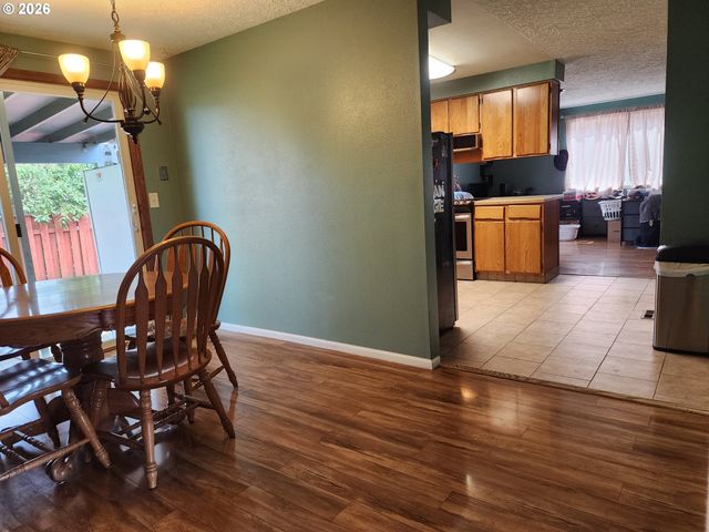 130 Ne 12TH Ave, Canby, OR 97013