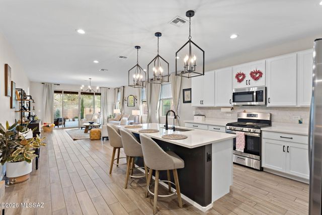 10157 S Rolling Water Drive, Vail, AZ 85641