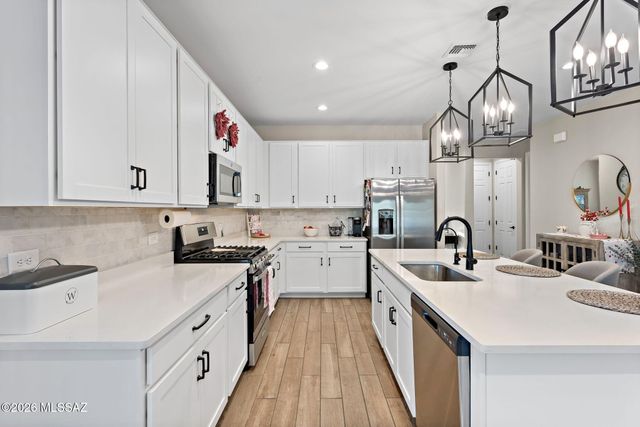 10157 S Rolling Water Drive, Vail, AZ 85641