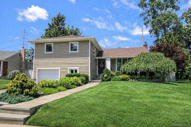 14 Townsend Place, Syosset, NY 11791