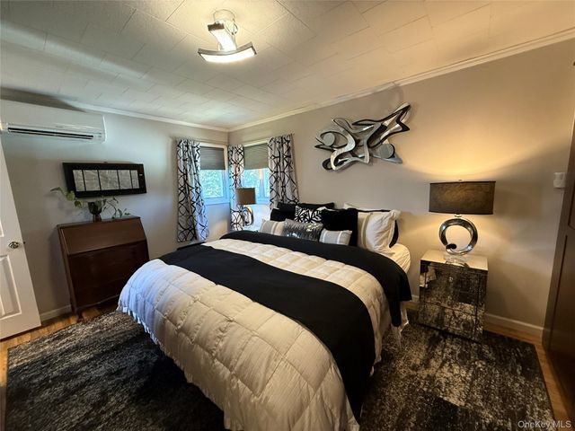 14 Townsend Place, Syosset, NY 11791