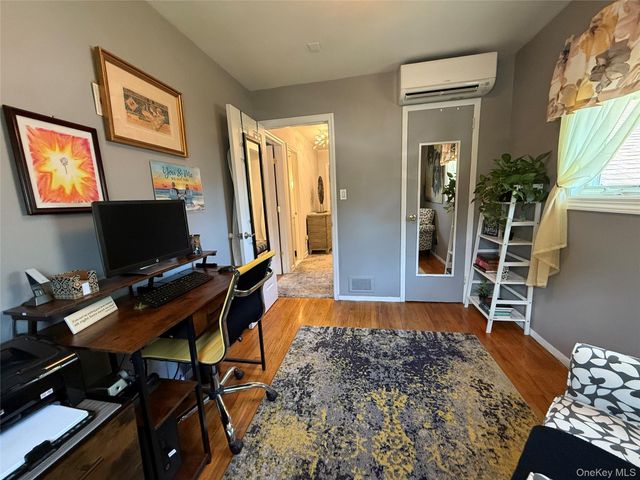 14 Townsend Place, Syosset, NY 11791