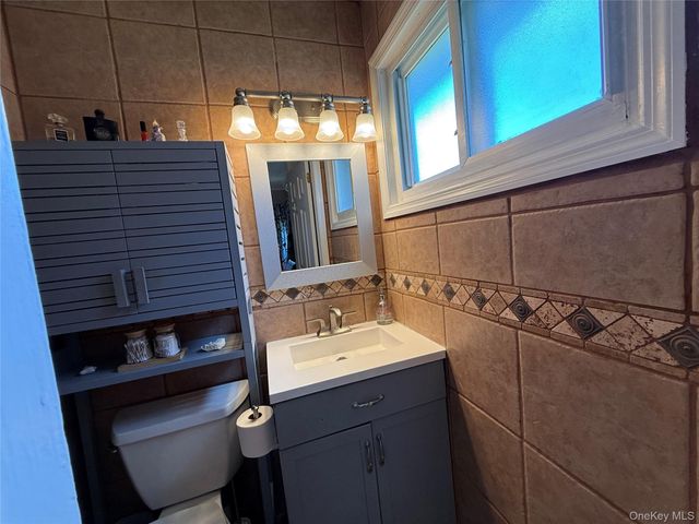 14 Townsend Place, Syosset, NY 11791