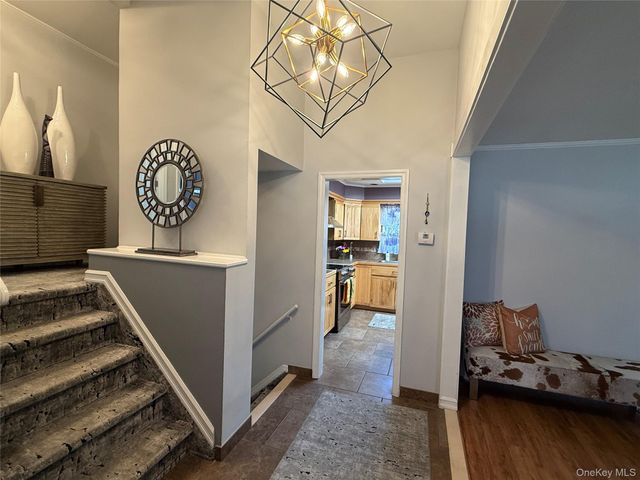 14 Townsend Place, Syosset, NY 11791