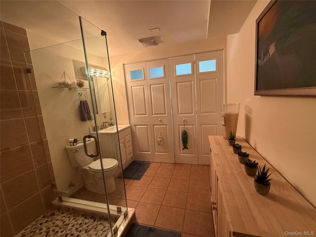 14 Townsend Place, Syosset, NY 11791