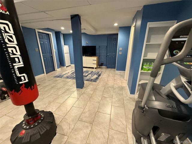 14 Townsend Place, Syosset, NY 11791