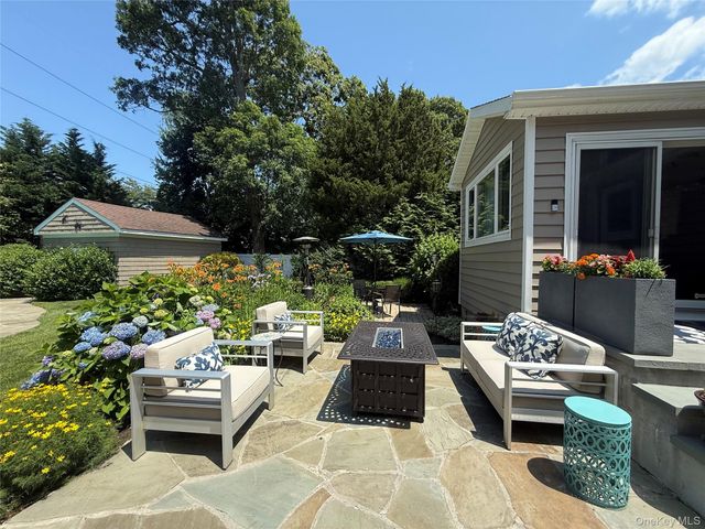 14 Townsend Place, Syosset, NY 11791