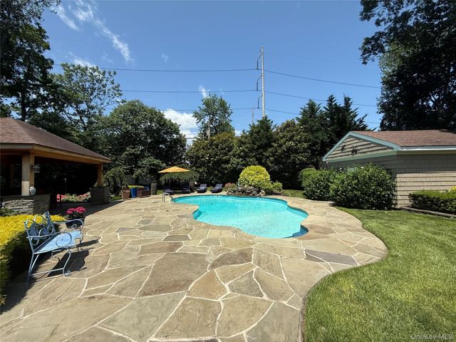 14 Townsend Place, Syosset, NY 11791