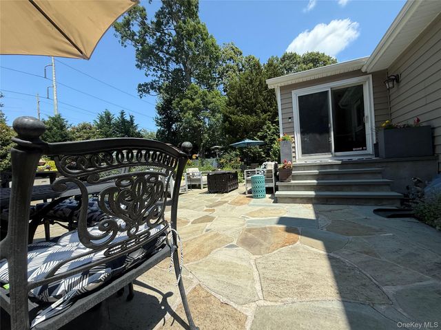 14 Townsend Place, Syosset, NY 11791