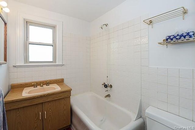 1 Ascot Ridge 1A, Great Neck, NY 11021